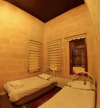 Monastery Cave מלון *