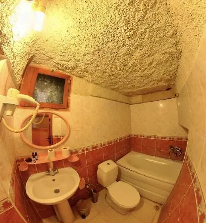 Monastery Cave מלון