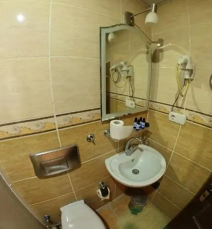 Monastery Cave מלון