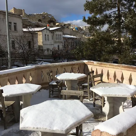 מלון Monastery Cave *