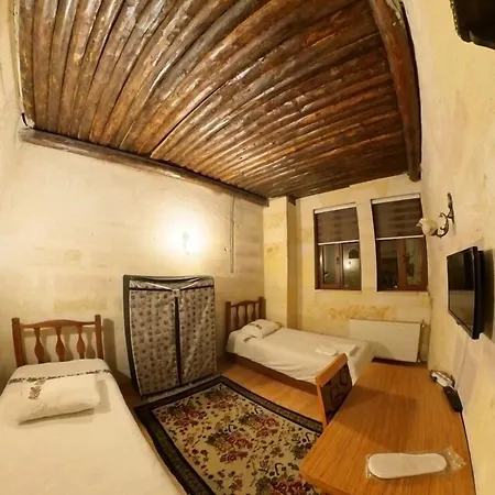 מלון Monastery Cave